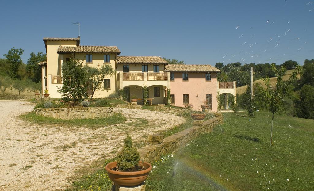 Borgo Le Capannelle Aparthotel Castel Ritaldi Exterior foto