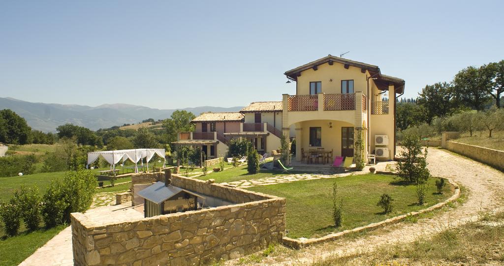 Borgo Le Capannelle Aparthotel Castel Ritaldi Exterior foto