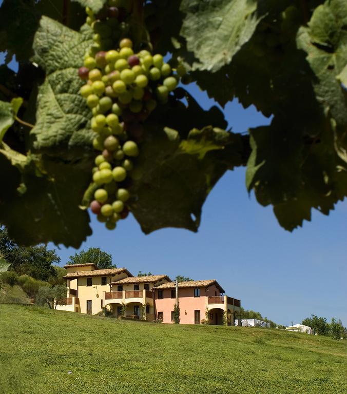 Borgo Le Capannelle Aparthotel Castel Ritaldi Exterior foto