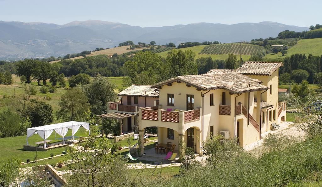 Borgo Le Capannelle Aparthotel Castel Ritaldi Exterior foto