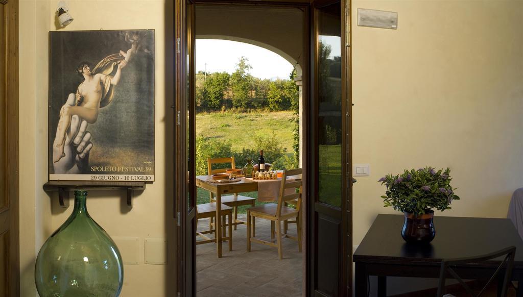 Borgo Le Capannelle Aparthotel Castel Ritaldi Exterior foto