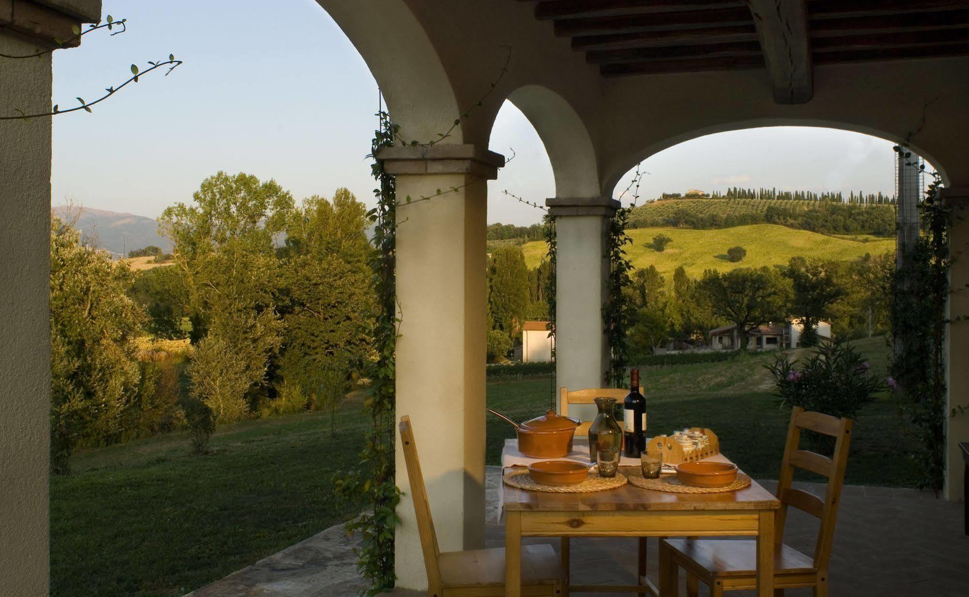 Borgo Le Capannelle Aparthotel Castel Ritaldi Exterior foto